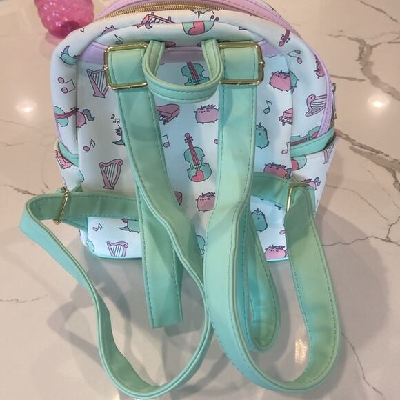 Loungefly pusheen the cat backpack - Picture 3 of 8